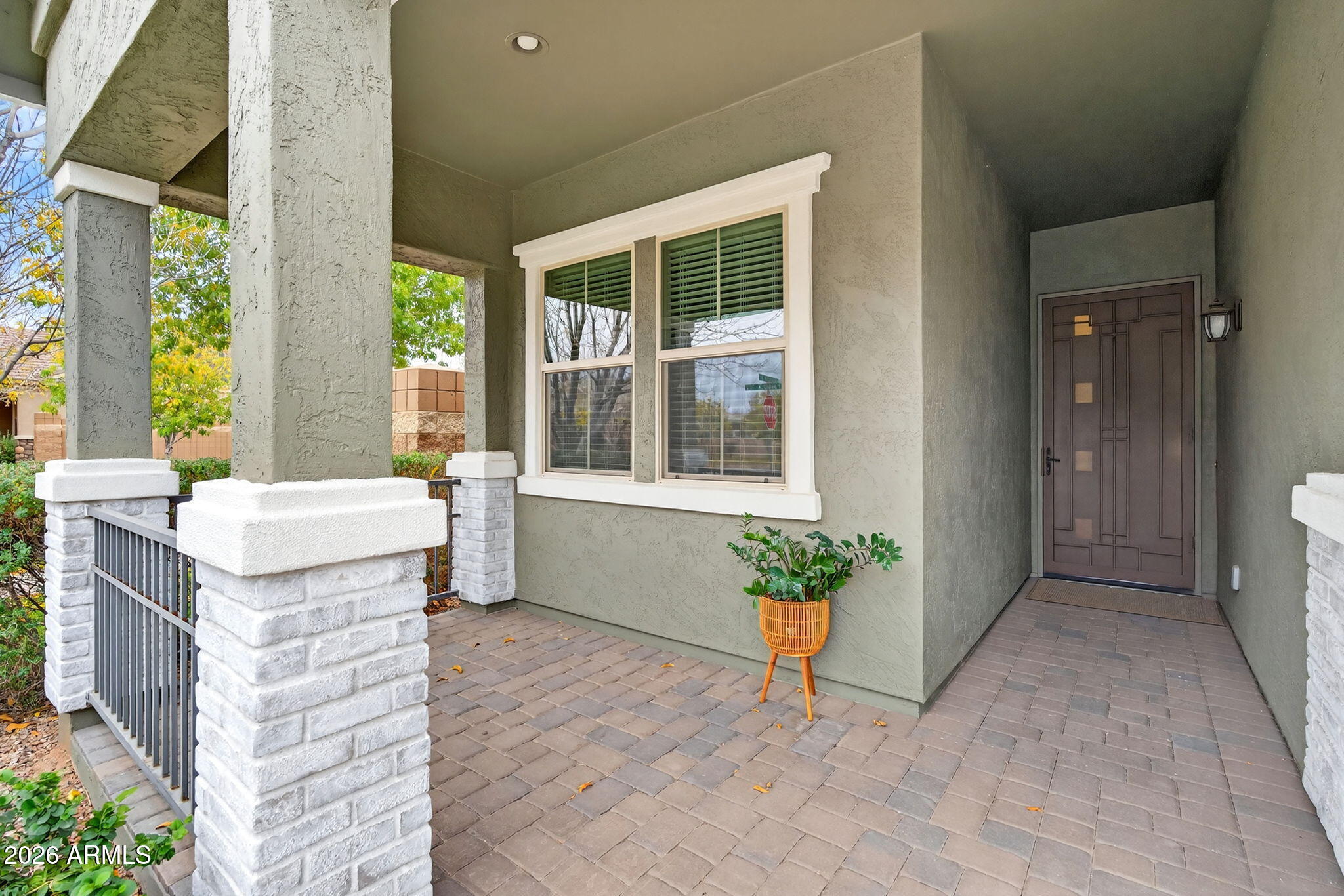 3075 East Appaloosa Road Gilbert, AZ 85296 - Photo 4 of 41 a view of a bathroom with tub and shower