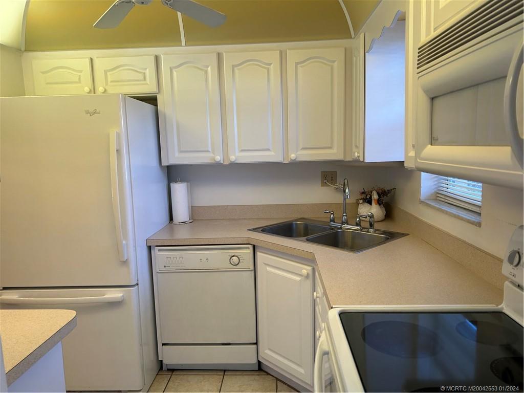 1971 Southwest Palm City Road, Unit A 36 Stuart, FL 34994 - Photo 16 of 51 Kitchen