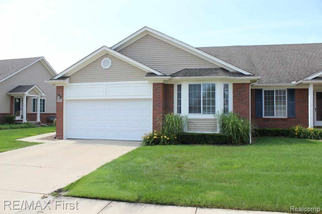 26036 Mariners Point New Baltimore, MI 48051 - Photo 2 of 57 IMG_7044.jpg