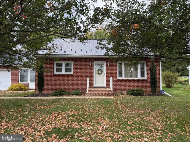 a front view of house with yard