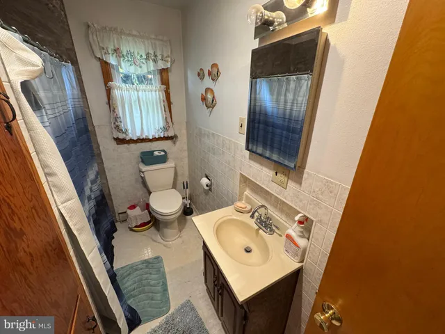 a view of a room with wooden floor and closet