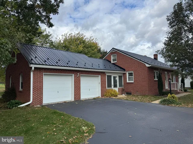 a view of a house with a yard and garage
