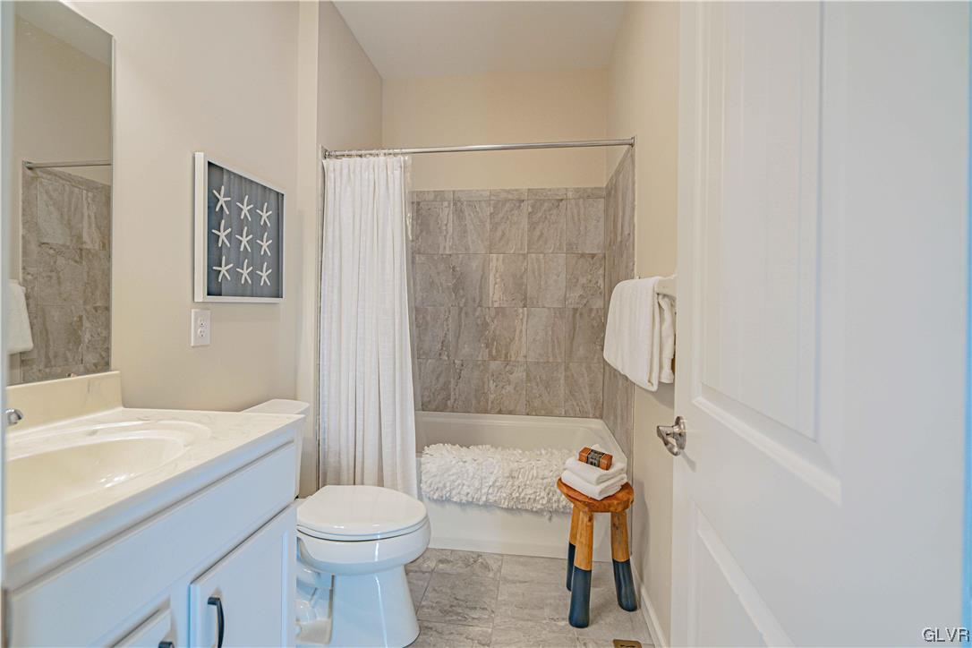 4088 Clearbrook Road Emmaus, PA 18049 - Photo 7 of 40