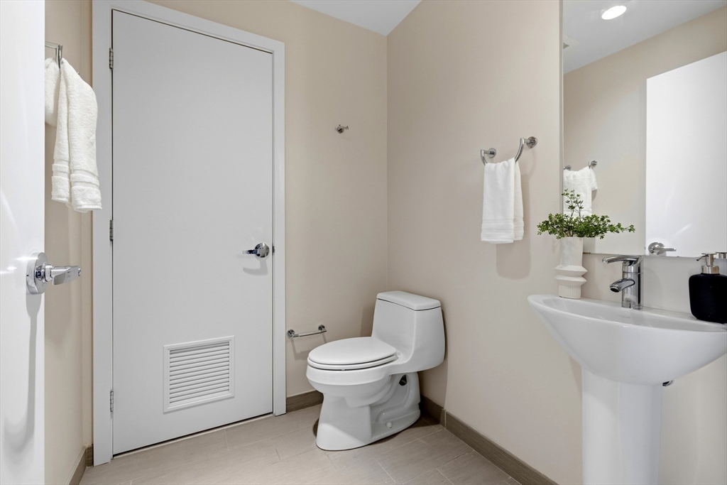110 Stuart Street, Unit 18H Boston, MA 02116 - Photo 20 of 27