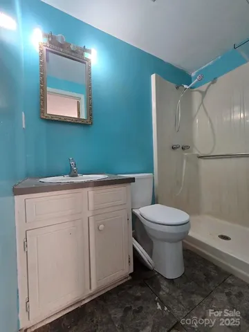 a view of a storage & utility room with washer and dryer