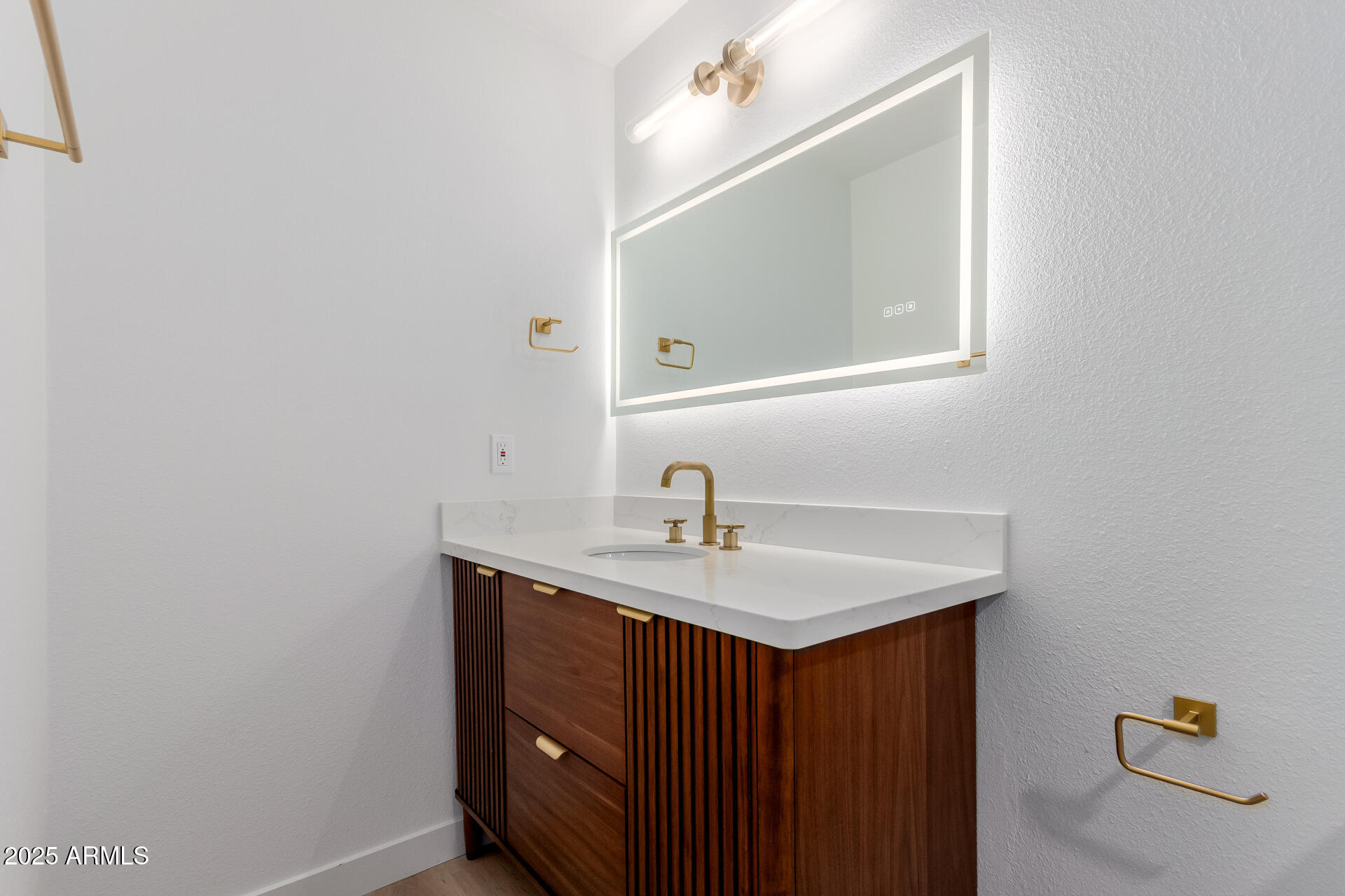 8055 East Thomas Road, Unit M101 Scottsdale, AZ 85251 - Photo 18 of 33 a bathroom with a sink vanity and a mirror