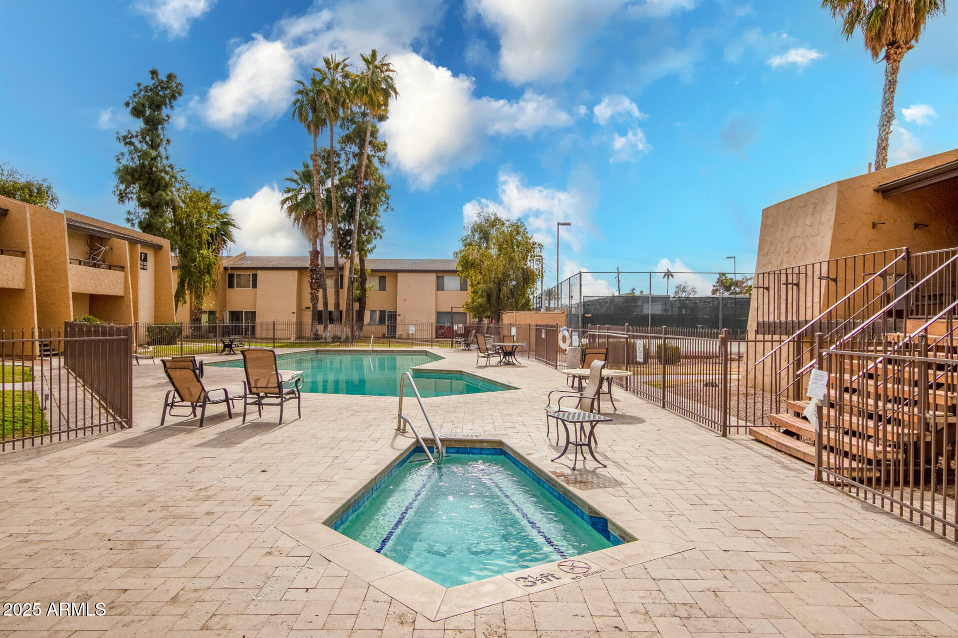 8055 East Thomas Road, Unit M101 Scottsdale, AZ 85251 - Photo 23 of 33 a view of a patio with a table and chairs