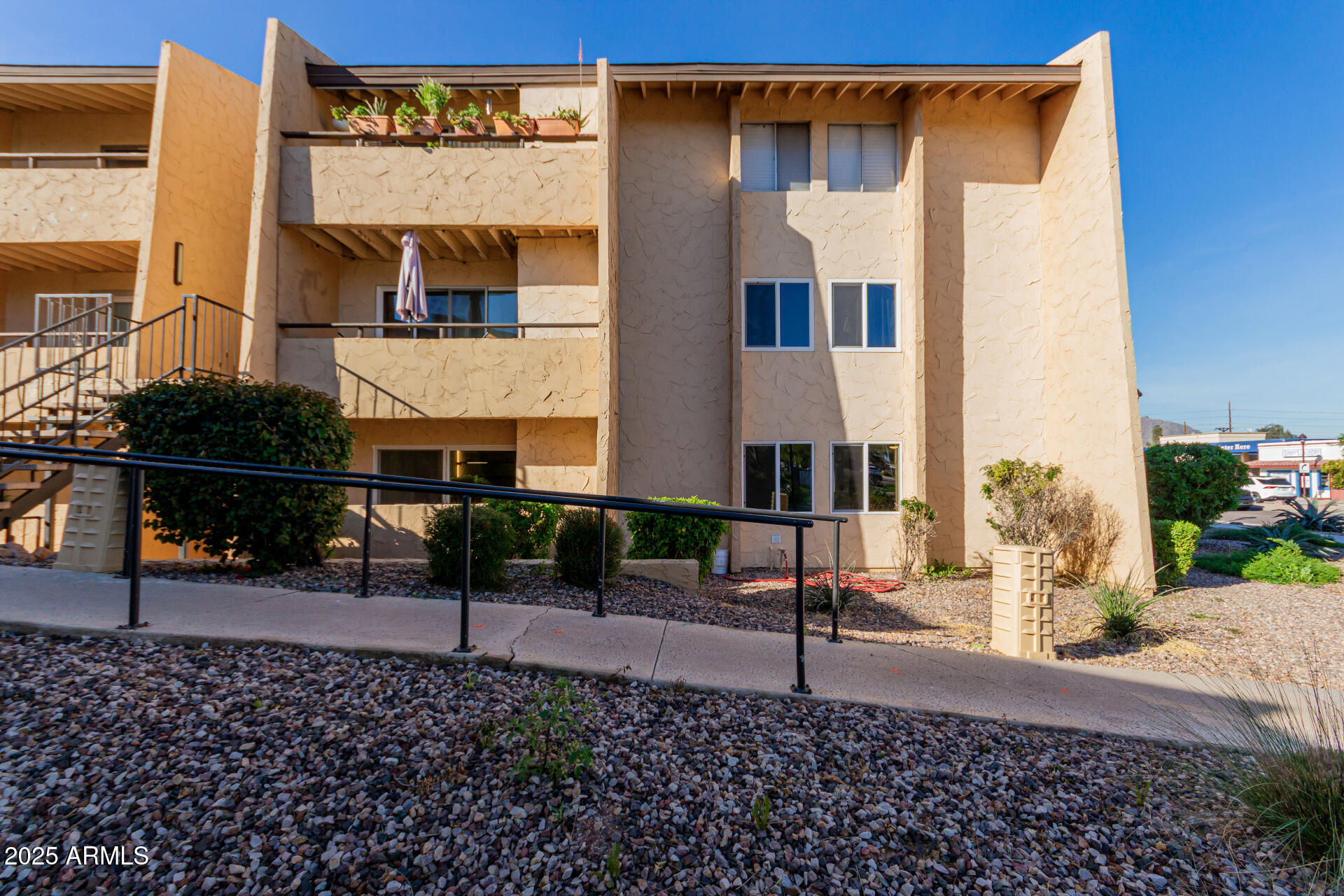 8055 East Thomas Road, Unit M101 Scottsdale, AZ 85251 - Photo 24 of 33 a view of a street with sitting area