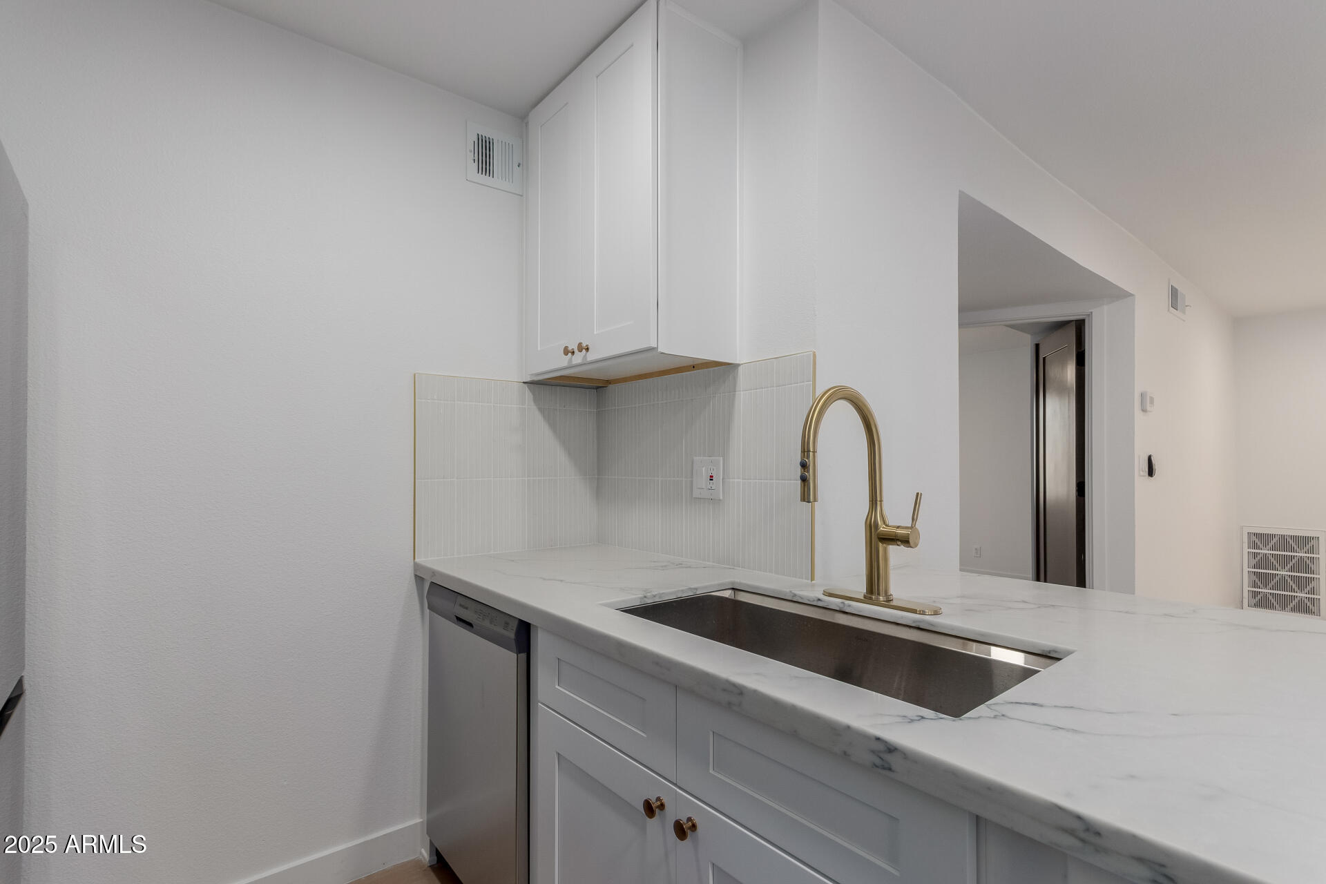 8055 East Thomas Road, Unit M101 Scottsdale, AZ 85251 - Photo 4 of 33 a close view of a sink and a close view of a sink