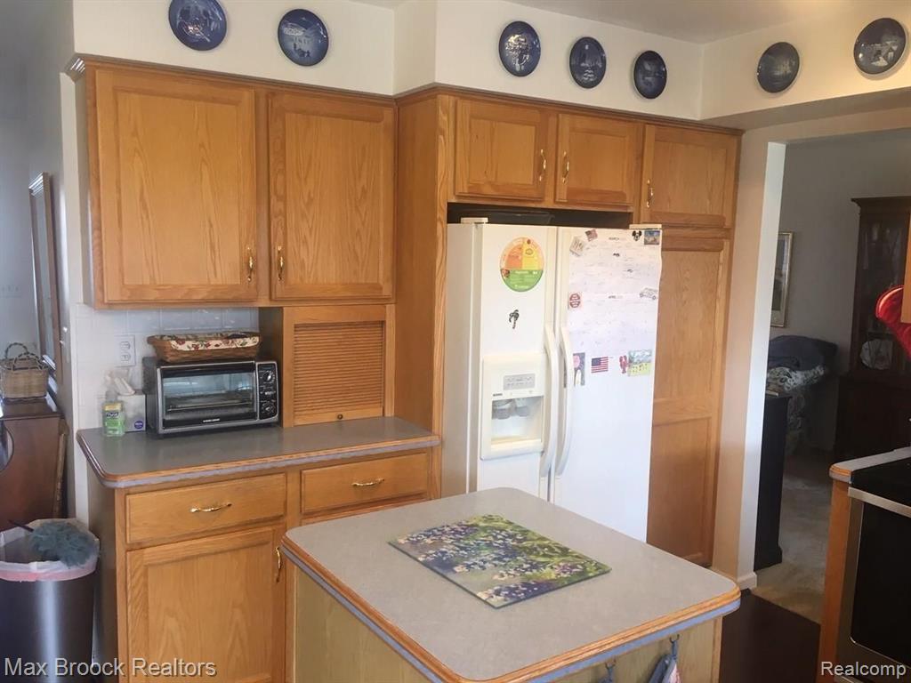 36318 Fredericksburg Road Farmington Hills, MI 48331 - Photo 8 of 16