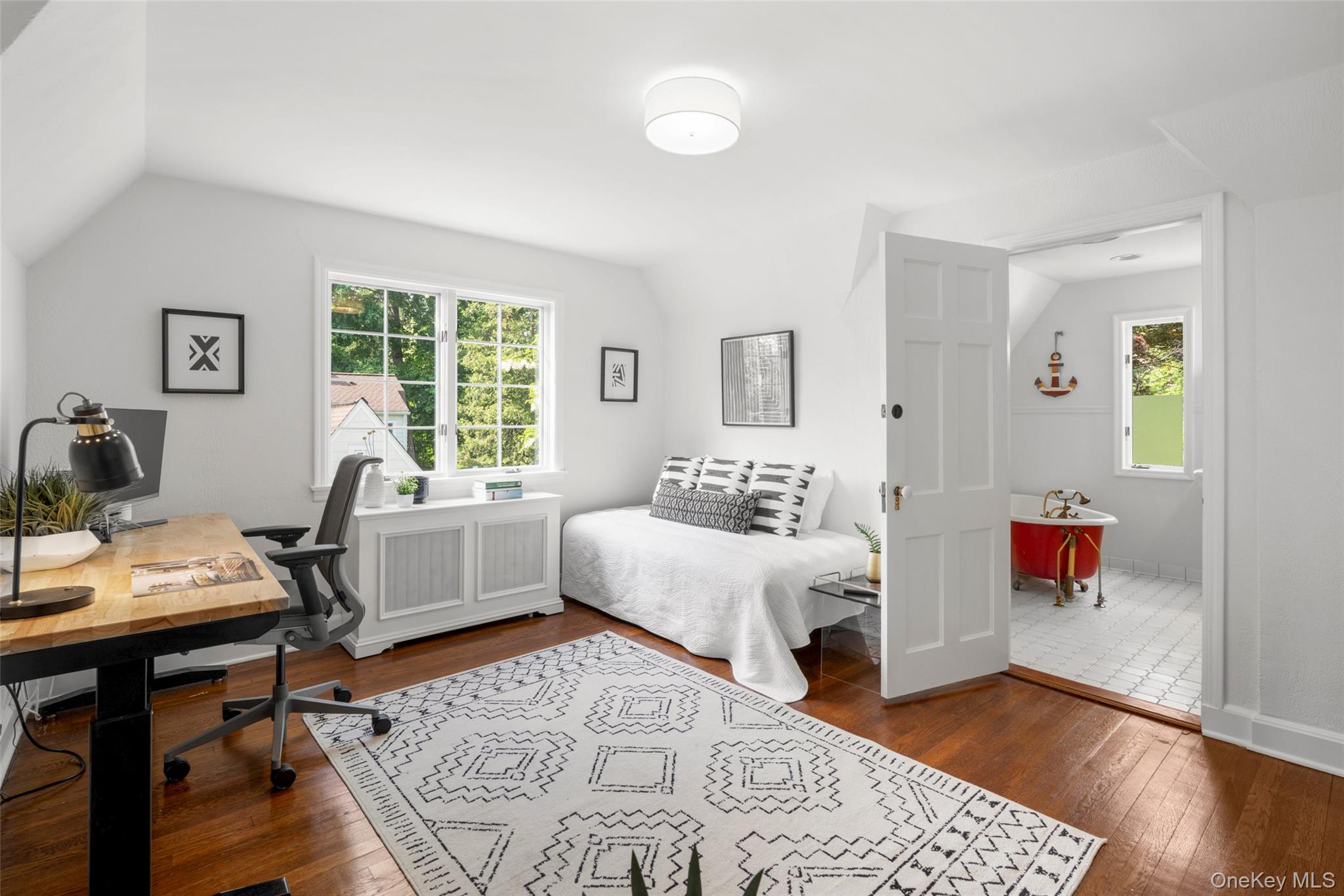 63 Rye Road Rye, NY 10580 - Photo 26 of 50 Bright suite with oversized ensuite bathroom with vintage clawfoot tub.