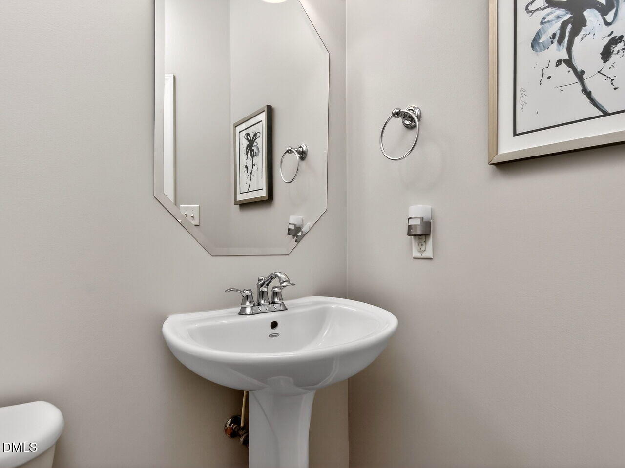 3503 Edgemont Drive Raleigh, NC 27612 - Photo 12 of 38 Powder Room