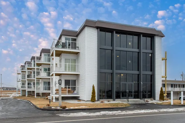 $2,200 | 493 Ocean Boulevard, Unit 22, Hampton, NH 03842