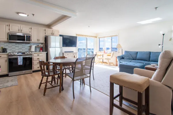 $2,200 | 493 Ocean Boulevard, Unit 22, Hampton, NH 03842