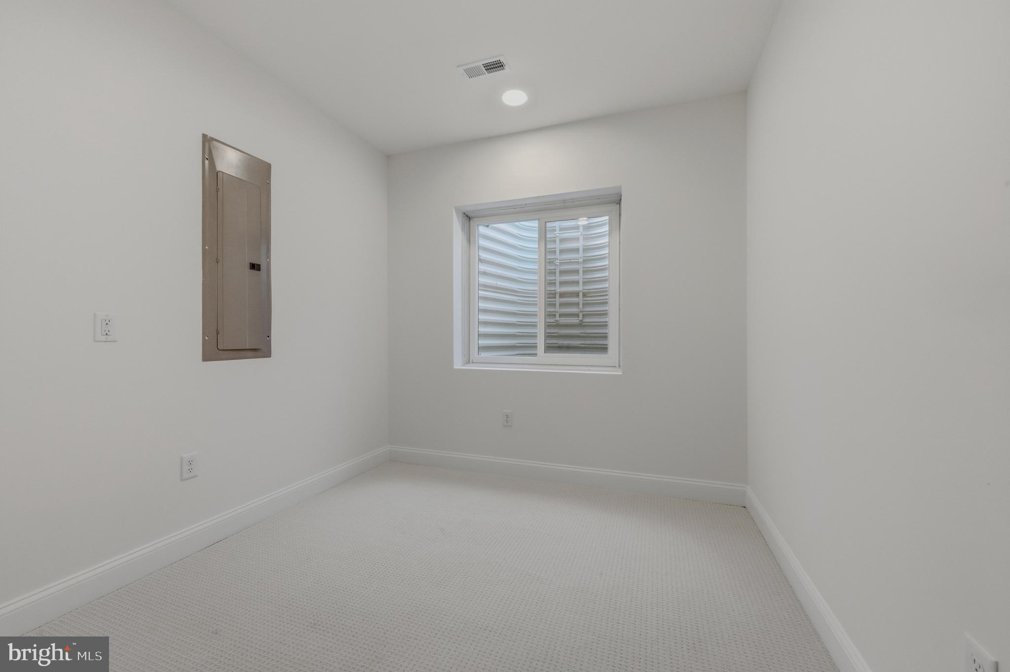 253 Grove View Drive Hockessin, DE 19707 - Photo 22 of 25 an empty room with a window