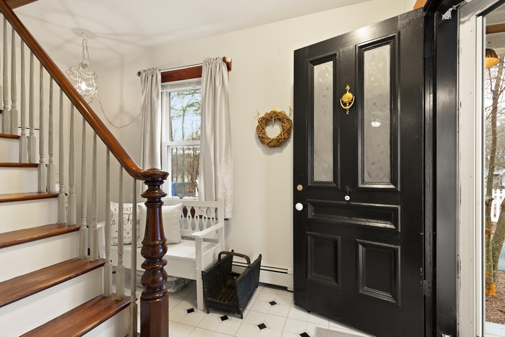 49 Chestnut Street Foxboro, MA 02035 - Photo 4 of 40