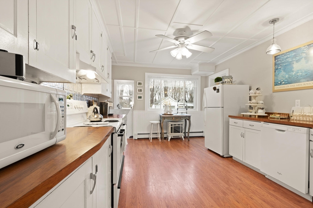 49 Chestnut Street Foxboro, MA 02035 - Photo 5 of 40