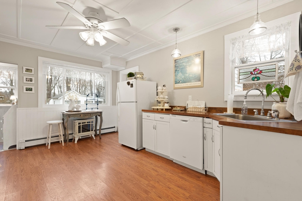 49 Chestnut Street Foxboro, MA 02035 - Photo 6 of 40