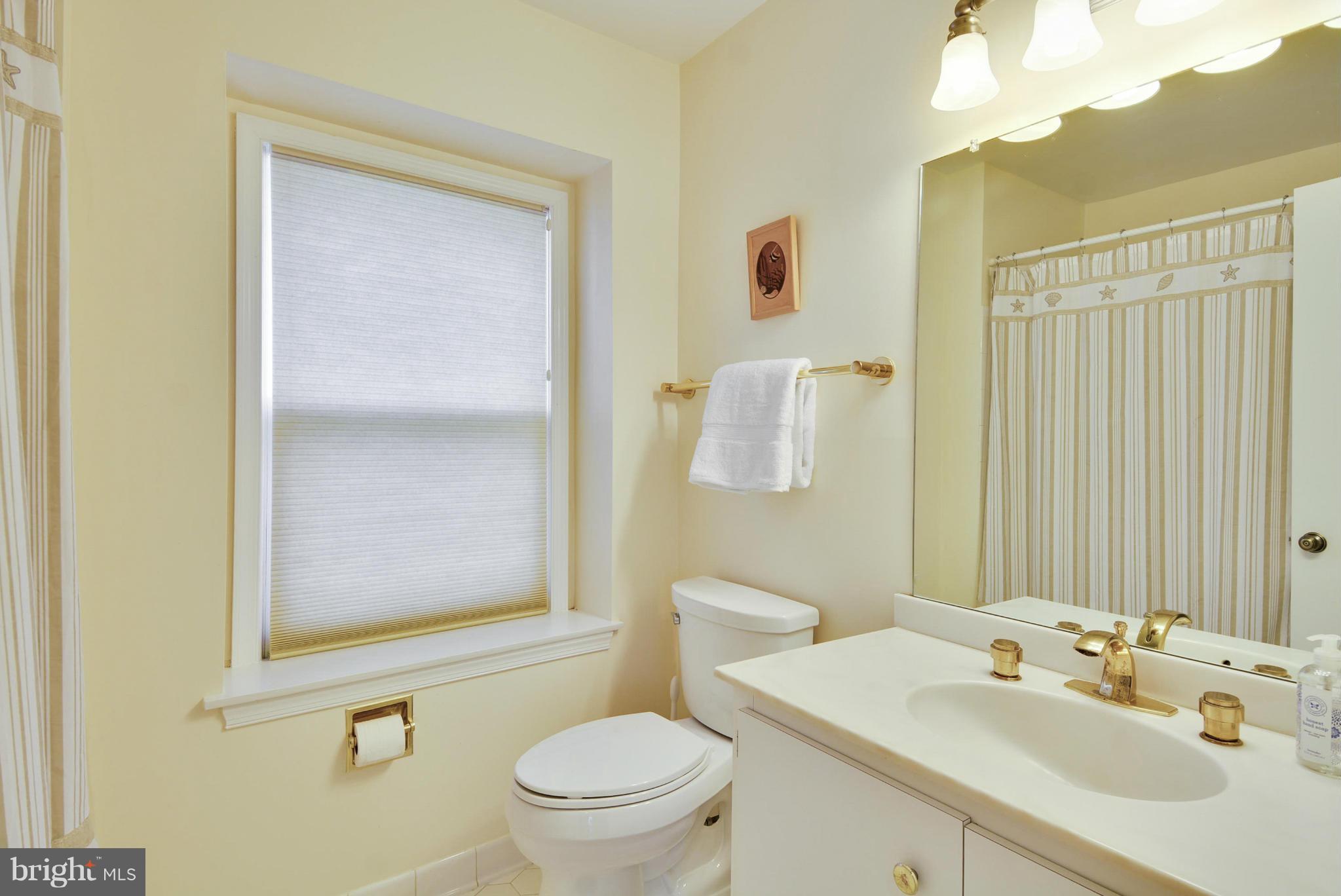 9649 Reach Road Potomac, MD 20854 - Photo 22 of 30 Bath