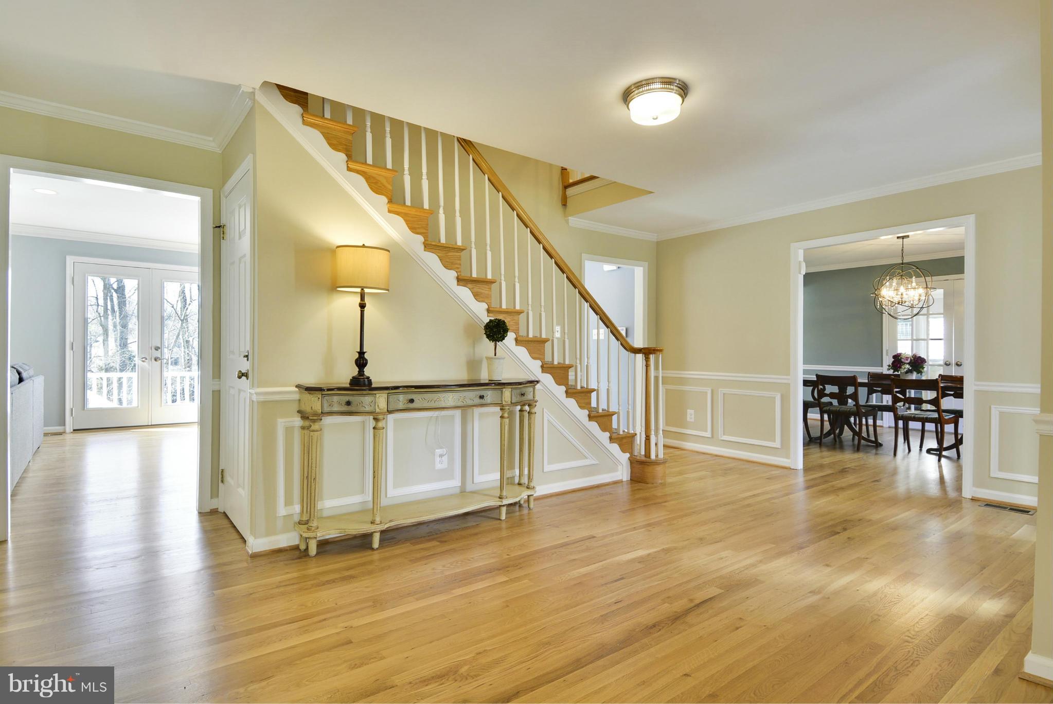 9649 Reach Road Potomac, MD 20854 - Photo 4 of 30 Foyer