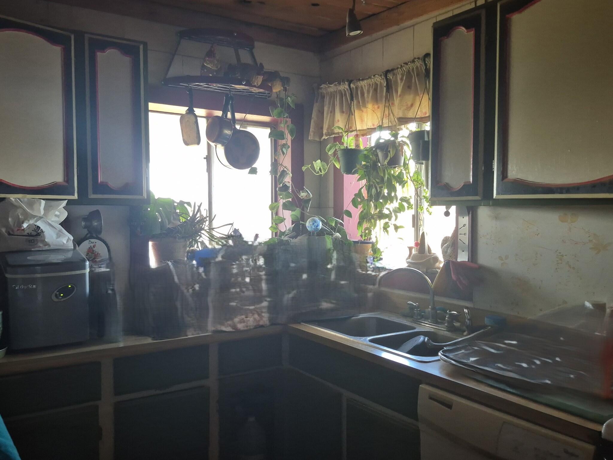 406 Sharp Road Klamath Falls, OR 97603 - Photo 6 of 8 Kitchen