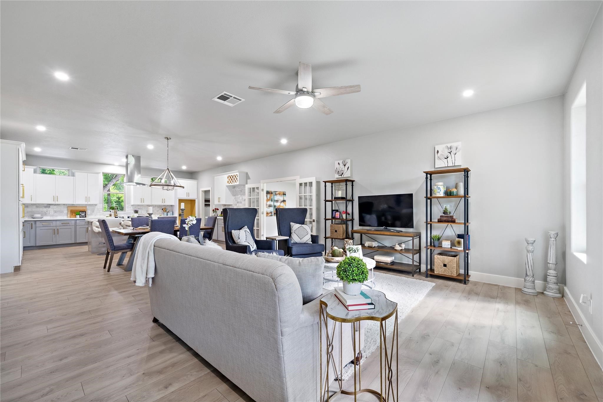 459 Live Oak Road Wharton, TX 77488 - Photo 3 of 27 a living room with furniture and a flat screen tv