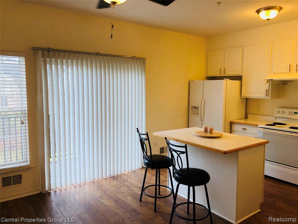 701 Cherry Orchard Road Canton, MI 48188 - Photo 7 of 28