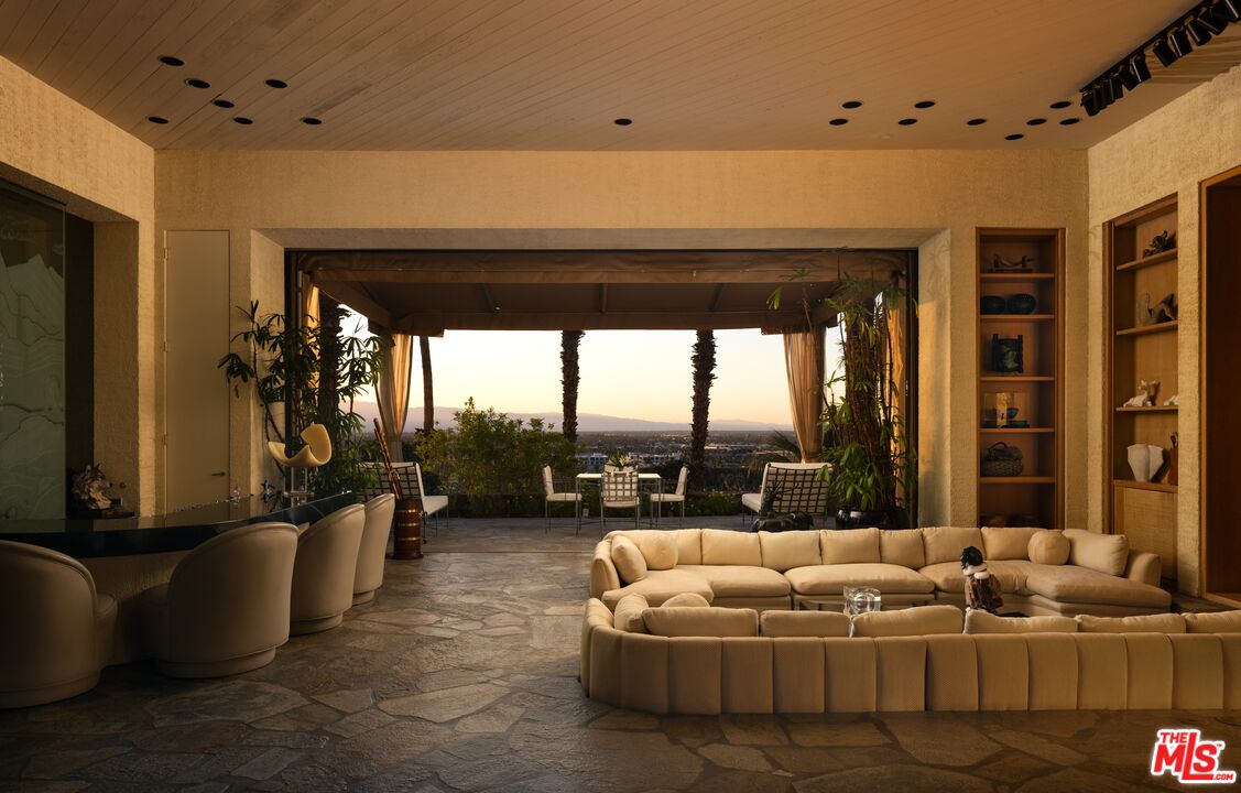 555 North Patencio Road Palm Springs, CA 92262 - Photo 9 of 39