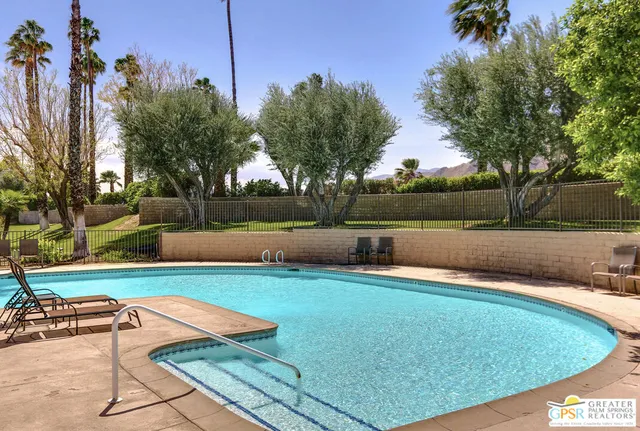 $175,000 | 675 Los Felices Circle North, Unit 110, Palm Springs, CA 92262