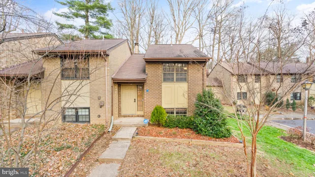 $2,950 | 2017 Headlands Circle, Reston, VA 20191