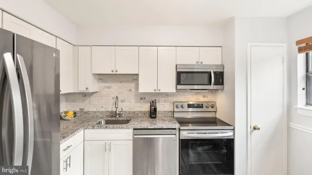 $2,950 | 2017 Headlands Circle, Reston, VA 20191