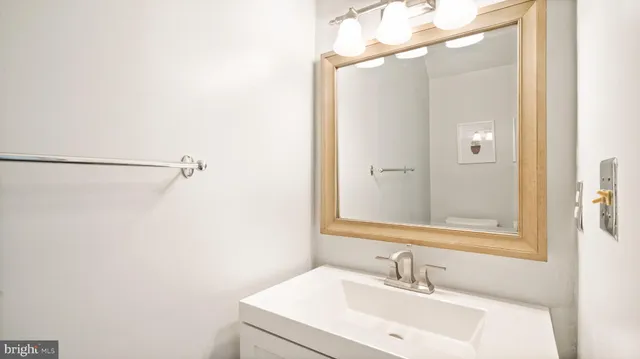 $2,950 | 2017 Headlands Circle, Reston, VA 20191