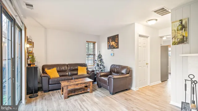 $2,950 | 2017 Headlands Circle, Reston, VA 20191