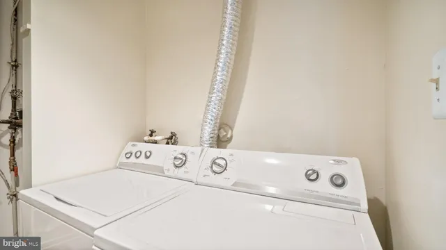 $2,950 | 2017 Headlands Circle, Reston, VA 20191