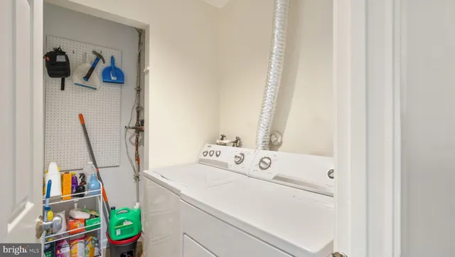 $2,950 | 2017 Headlands Circle, Reston, VA 20191