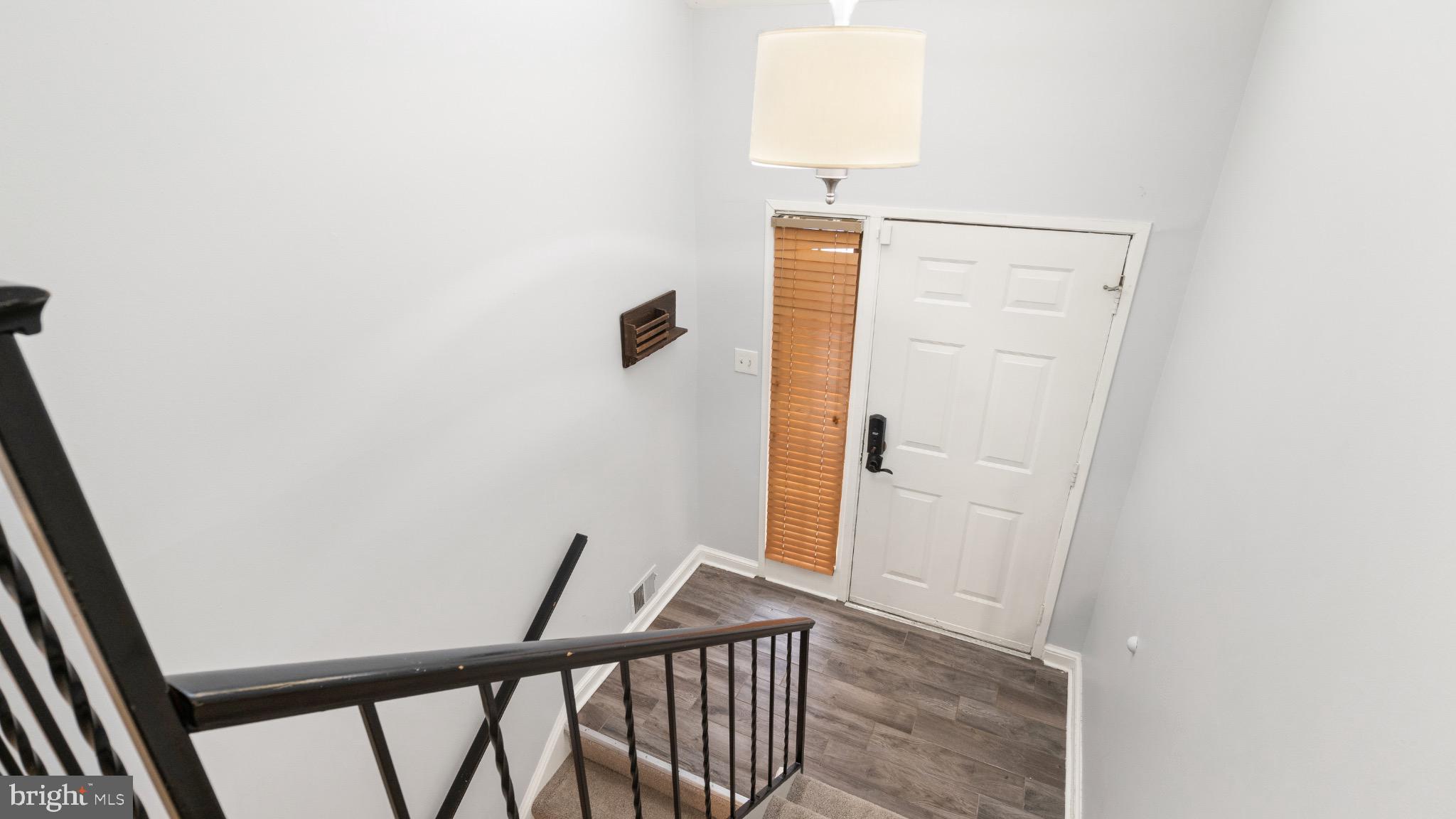 2017 Headlands Circle Reston, VA 20191 - Photo 3 of 28 Split-foyer entry