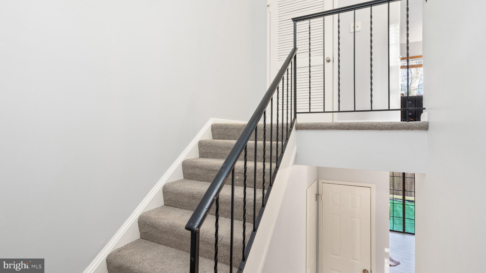 2017 Headlands Circle Reston, VA 20191 - Photo 4 of 28