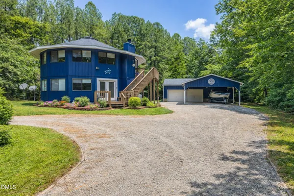 $392,000 | 878 Anchor Drive, Bracey, VA 23919