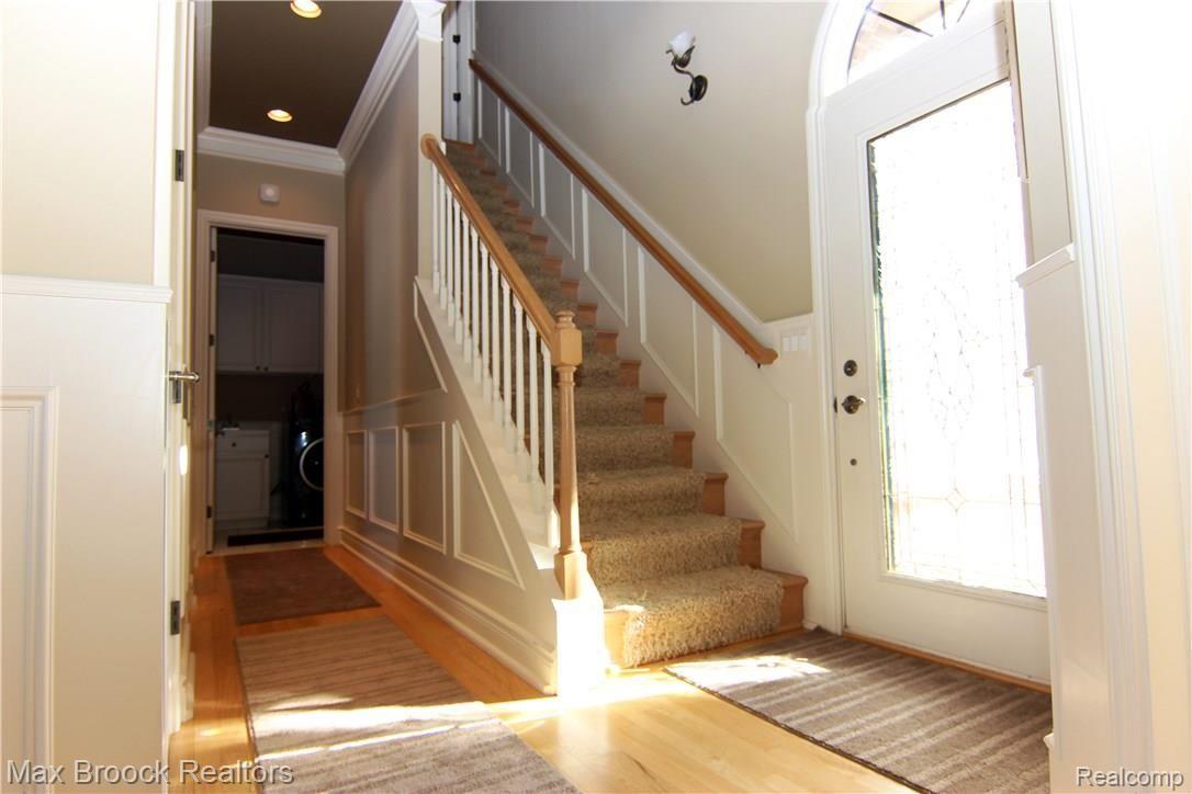 7060 Hatchery Road Waterford, MI 48327 - Photo 30 of 39 Entry.jpg