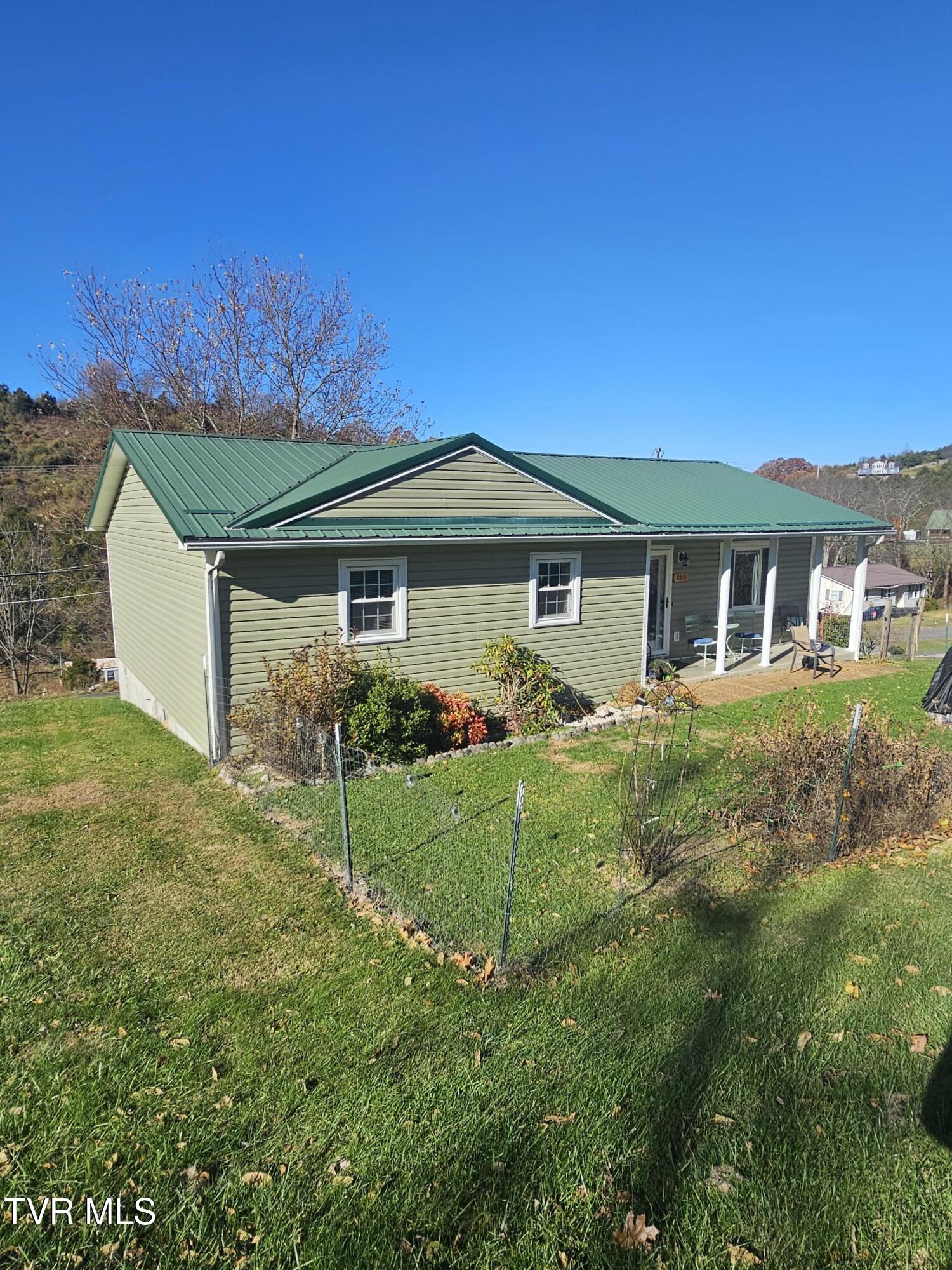 165 Sun Valley Street Cedar Bluff, VA 24609 - Photo 2 of 50 20251106_141414