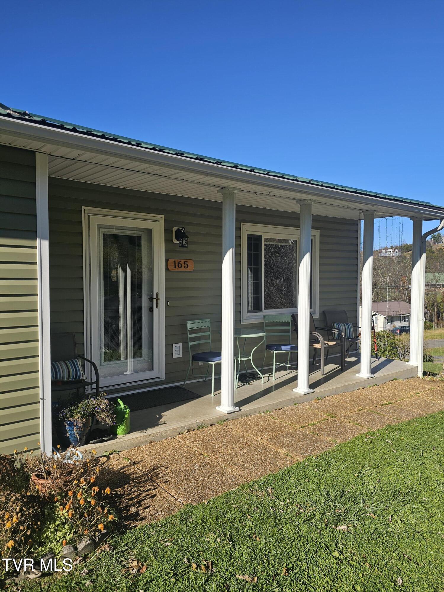 165 Sun Valley Street Cedar Bluff, VA 24609 - Photo 6 of 50 20251106_143316