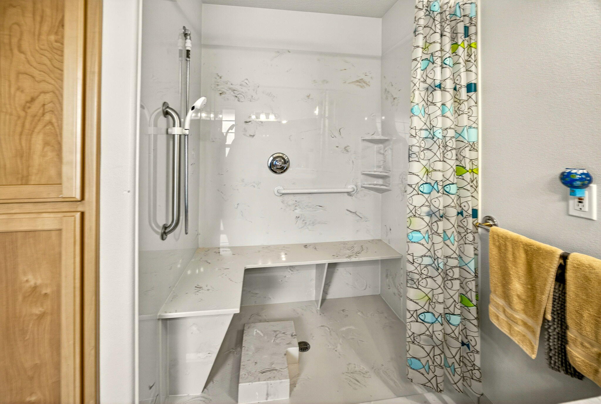 1708 Leonard Road Grants Pass, OR 97527 - Photo 31 of 46 accessible shower