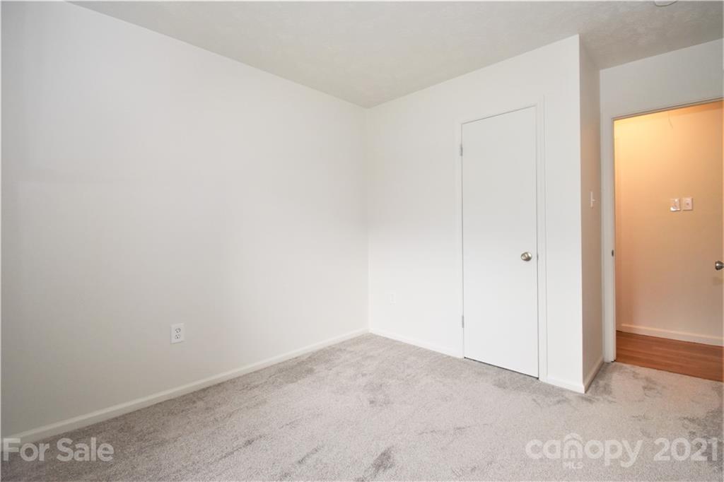 27 Fieldcrest Road Arden, NC 28704 - Photo 14 of 32 Gallery Image 14