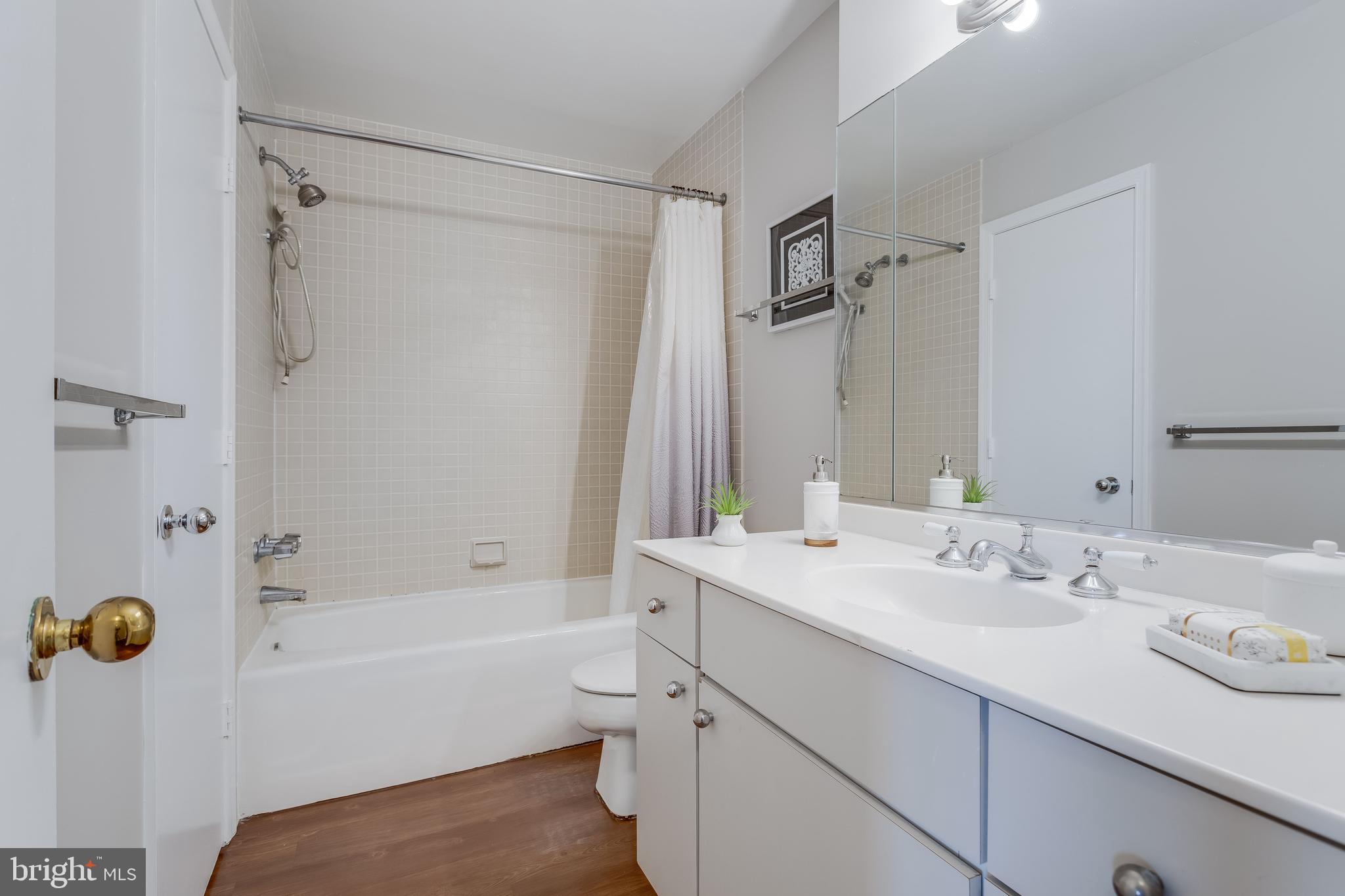 955 26th Street Northwest, Unit 702 Washington, DC 20037 - Photo 11 of 27