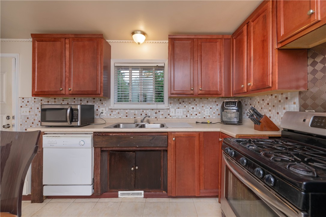 77 Dikeman Road Henrietta, NY 14534 - Photo 13 of 40