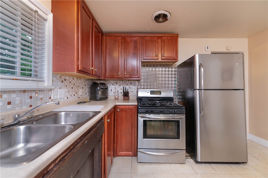 77 Dikeman Road Henrietta, NY 14534 - Photo 15 of 40