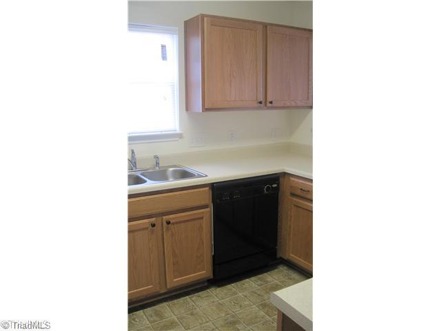 927 First Tee Drive High Point, NC 27263 - Photo 4 of 7 Kitchen.