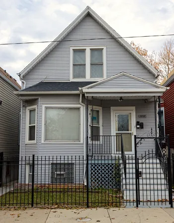 $2,300 | 2938 North Dawson Avenue, Unit 1, Chicago, IL 60618