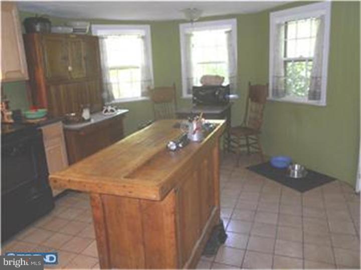 521 Sandy Bank Road Media, PA 19063 - Photo 4 of 15 Kitchen