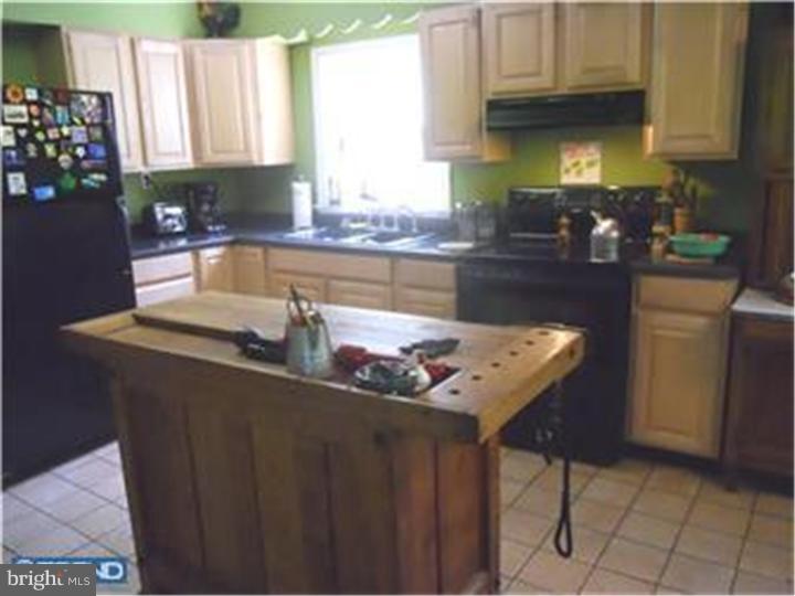 521 Sandy Bank Road Media, PA 19063 - Photo 5 of 15 Kitchen